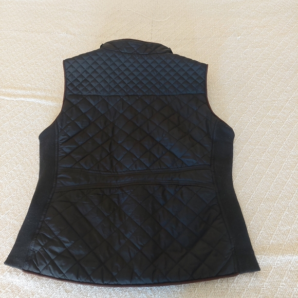 Active USA Black Quilted Vest with Gold Accents - Picture 8 of 8